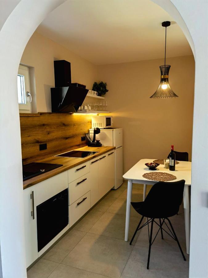 Stay In The Very Heart Of Porec - 50M To The Beach Exterior foto