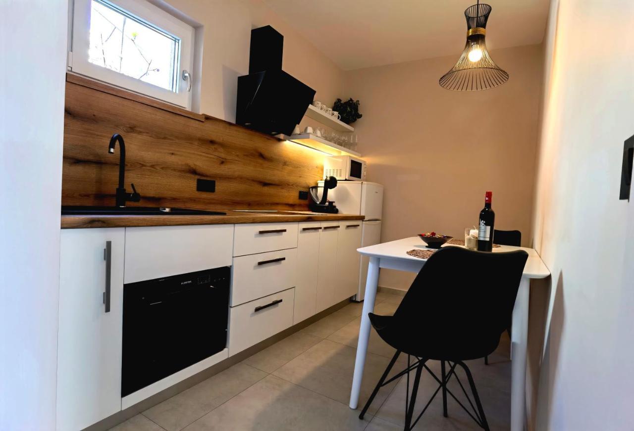 Stay In The Very Heart Of Porec - 50M To The Beach Exterior foto
