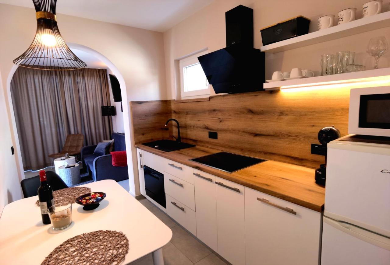 Stay In The Very Heart Of Porec - 50M To The Beach Exterior foto
