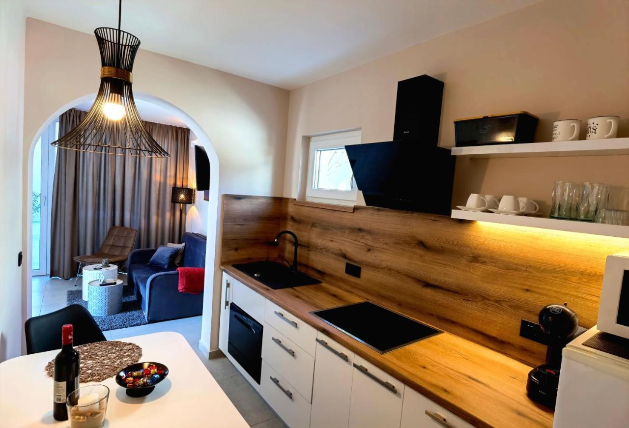 Stay In The Very Heart Of Porec - 50M To The Beach Exterior foto