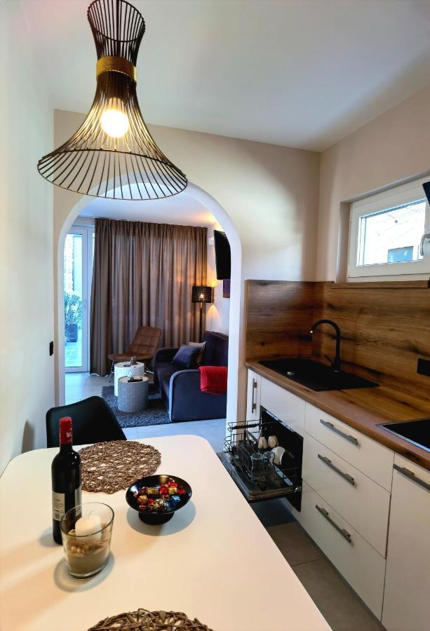 Stay In The Very Heart Of Porec - 50M To The Beach Exterior foto